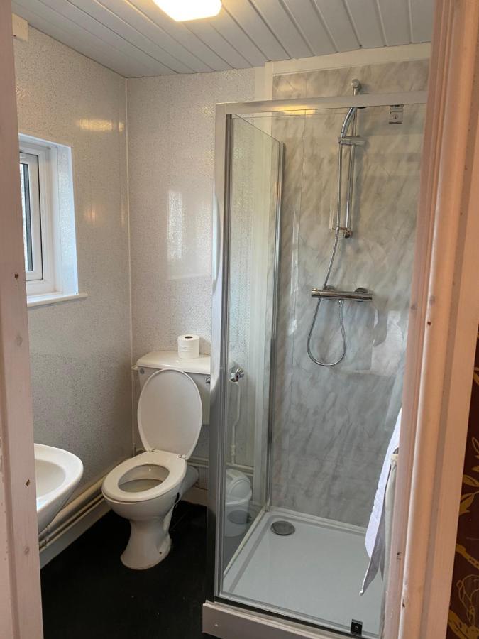 The Traxx Hotel Bangor  Bagian luar foto