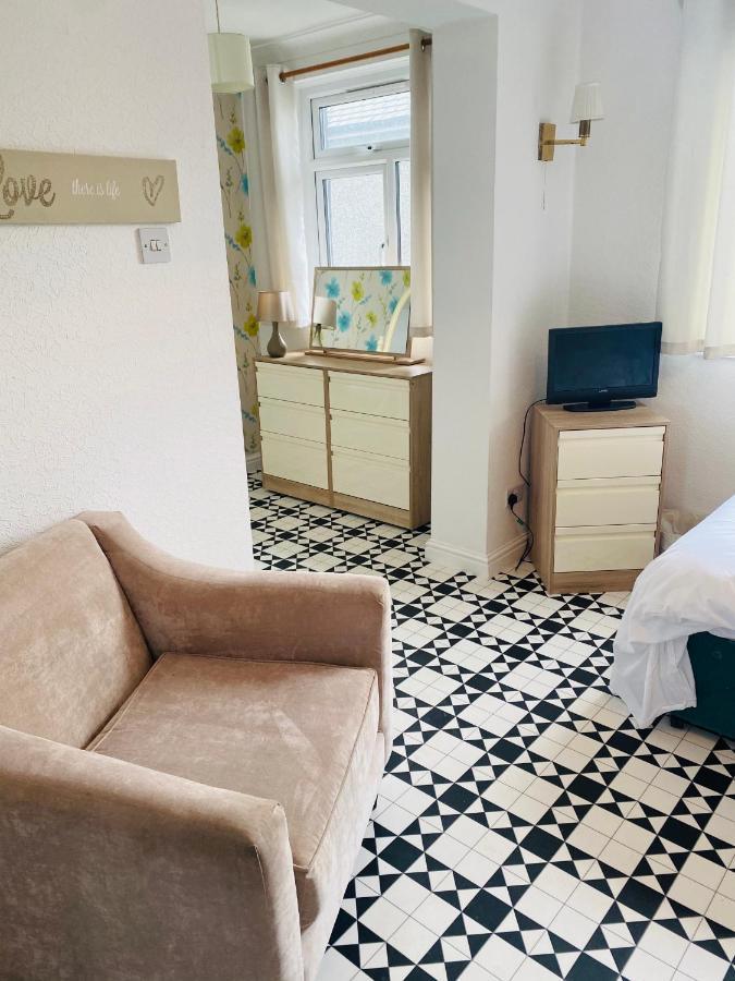 The Traxx Hotel Bangor  Bagian luar foto