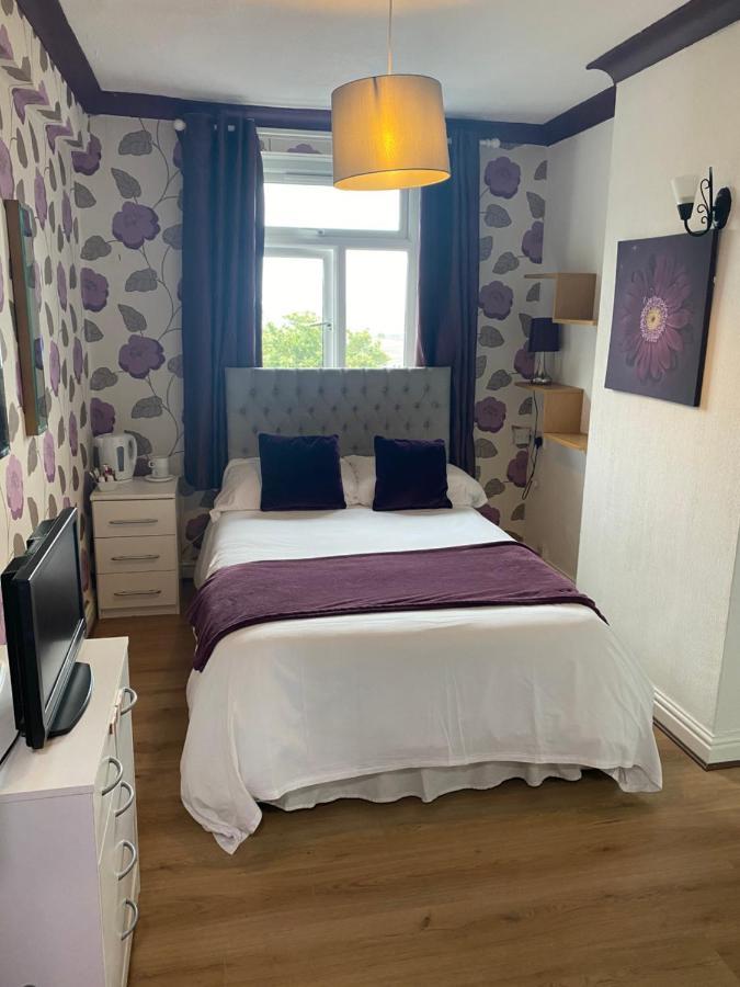 The Traxx Hotel Bangor  Bagian luar foto
