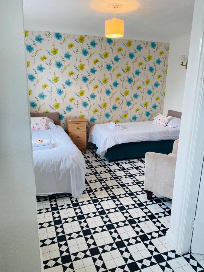 The Traxx Hotel Bangor  Bagian luar foto