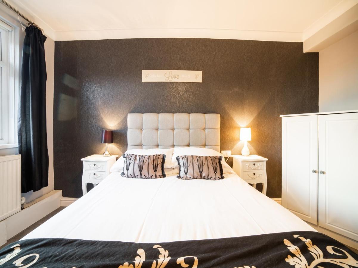 The Traxx Hotel Bangor  Bagian luar foto